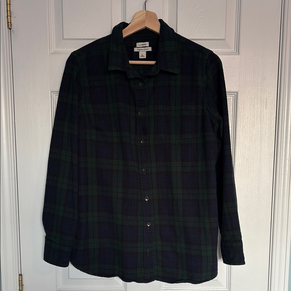 LL Bean slightly fitted plaid button down flannel shirt